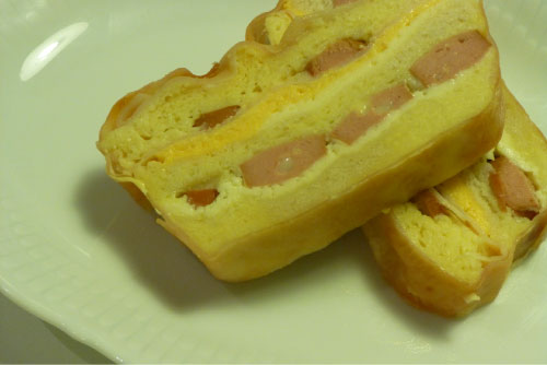Pastel de jamón, salchichas y queso