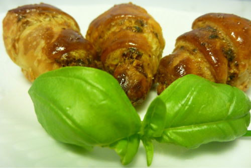 mini-croissants al pesto de almendras
